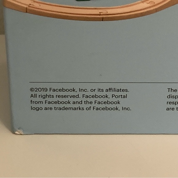 Meta Facebook Portal Video Calling Touch Screen 10” White Smart Alexa Messenger - Picture 7 of 16